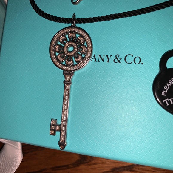 Tiffany & Co LARGE Diamond Platinum Petals Key Pendant Necklace EUC - Picture 11 of 16